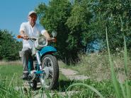 Der Chef auf dem Moped