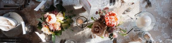 Dekorierte Hochzeitstafel von oben
